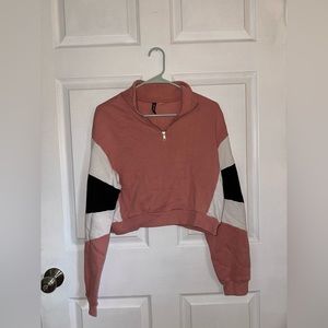 DIVIDED small Pink Cropped Sweatshirt